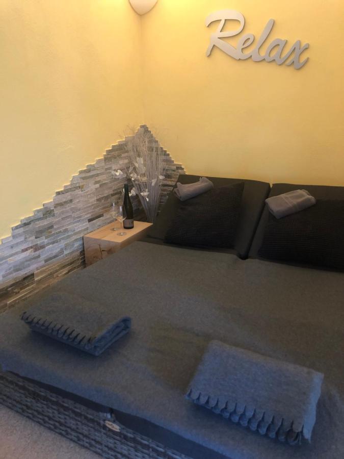 Ferienwohnung Schlossblick - 4 Sterne Sauna Pool Whirlpool Exklusiv برونفلس المظهر الخارجي الصورة