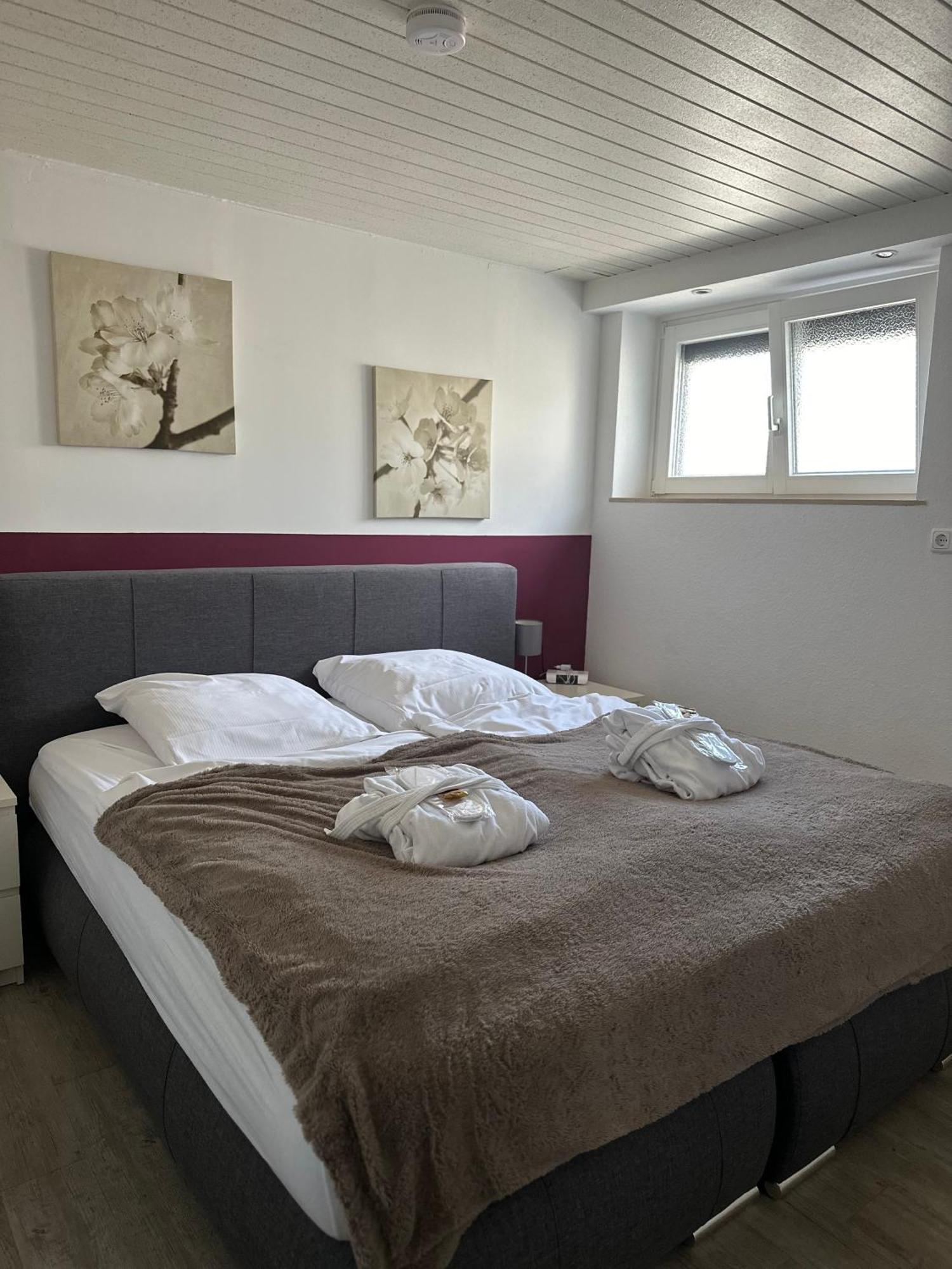 Ferienwohnung Schlossblick - 4 Sterne Sauna Pool Whirlpool Exklusiv برونفلس المظهر الخارجي الصورة
