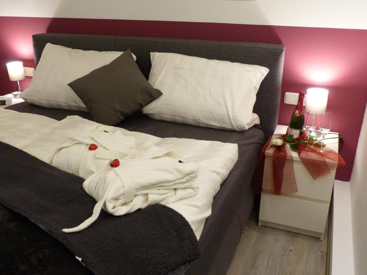 Ferienwohnung Schlossblick - 4 Sterne Sauna Pool Whirlpool Exklusiv برونفلس المظهر الخارجي الصورة